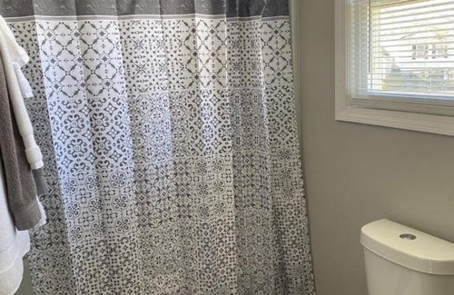 Travelers Rest House | Hiker's Retreat modern 3 bedroom home with 2 baths