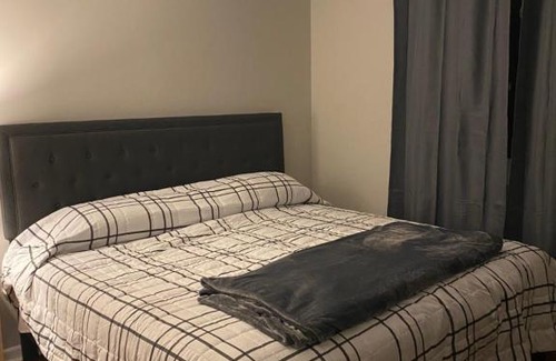 Travelers Rest House | Hiker's Retreat modern 3 bedroom home with 2 baths