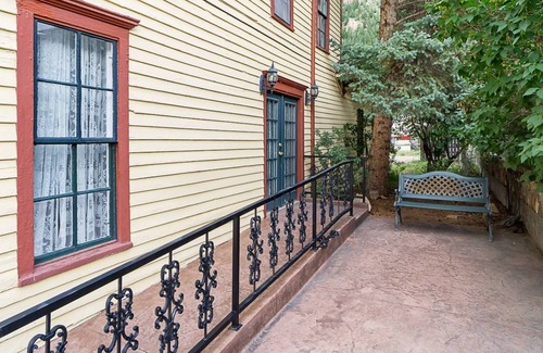 Historic District House | Hiking / fishing / scenic train / Guanella Pass / historic Victorian village: "Rose of Georgetown"