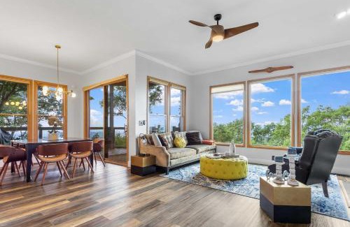 Mountain Air Apartment | Hiking On-Site Mtn-View Burnsville Condo!