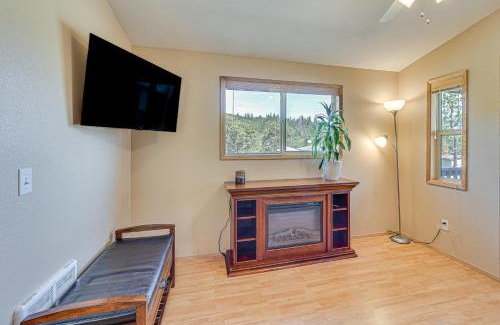 Medford House | Hiking Trail On-Site Mtn-View Eagle Point Retreat