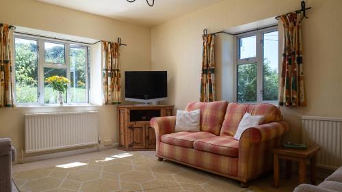 Dowdeswell House | Hilcot Farmhouse