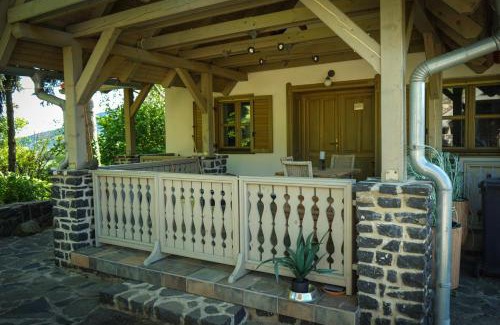 Kaptalantoti House | Hill & Chill