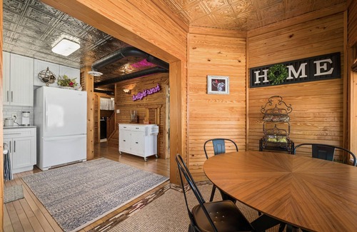 Fredericksburg House | Hill Country Cabin w/hot tub and dog friendly!