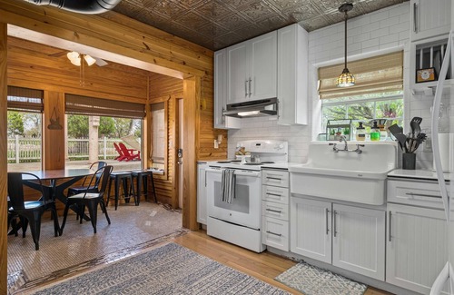 Fredericksburg House | Hill Country Cabin w/hot tub and dog friendly!