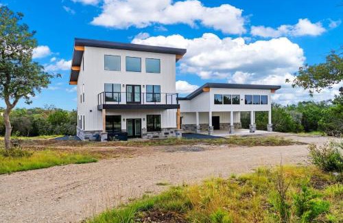 Kerrville House | Hill Country Escape w/Views Plus, Hot-Tub and Pet Friendly!