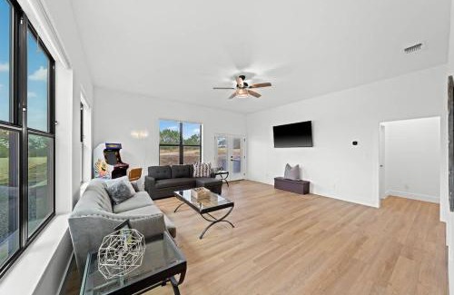 Kerrville House | Hill Country Escape w/Views Plus, Hot-Tub and Pet Friendly!