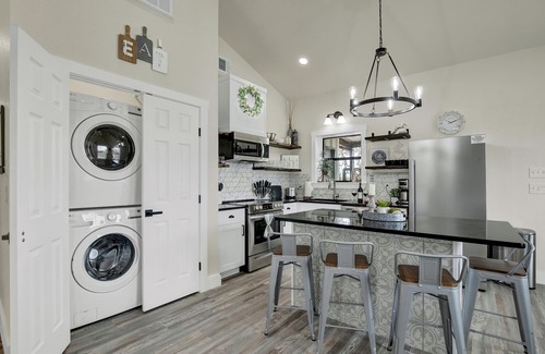 Fredericksburg House | Hill Country Hideaway With Fire Pit and Hot Tub!