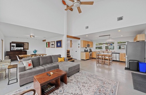 Dripping Springs House | Hill Country Oasis, Pickleball court & Views of Rolling Hills!