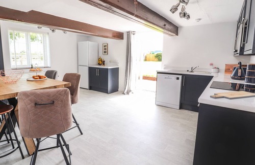 Nantwich Cottage | HILL FARM, pet friendly, character holiday cottage in Wrenbury