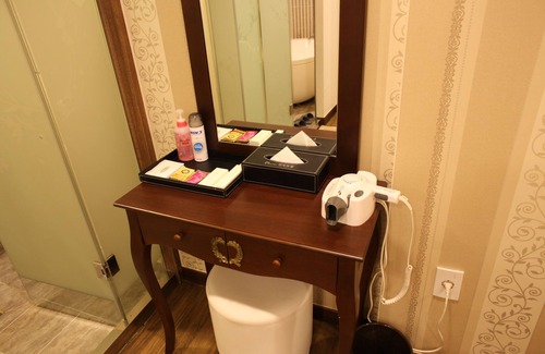 Hoehyeon-dong Hotel | Hill house Hotel