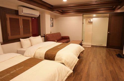 Hoehyeon-dong Hotel | Hill house Hotel