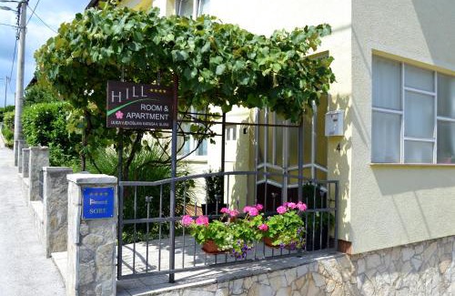 Slunj House | Hill