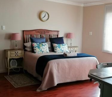 Potchefstroom Bed & Breakfast | Hill Manor Room 2 Self catering unit