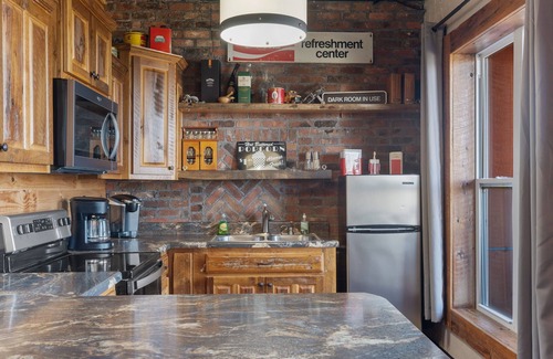 Bryant House | Hill's HideAway with a hot tub & great views!