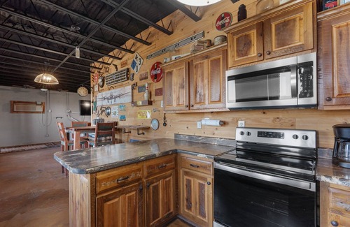 Bryant House | Hill's HideAway with a hot tub & great views!