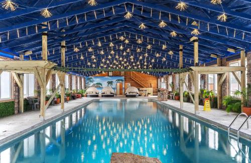 Bryant House | Hill's HideAway with a hot tub & great views