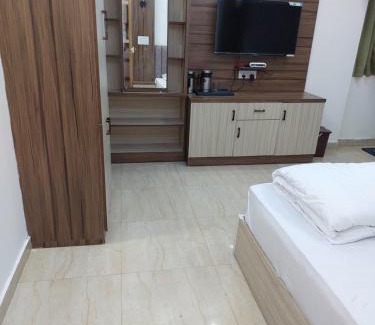 Karnaprayag Hotel | Hill side hotel