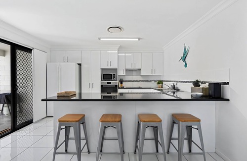 Emu Park Apartment | Hill Street Hideaway - Pet Friendly