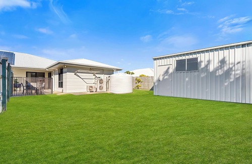 Emu Park Apartment | Hill Street Hideaway - Pet Friendly