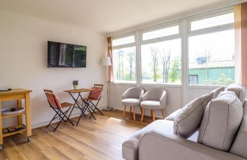 Bryn-crug House | Hill View