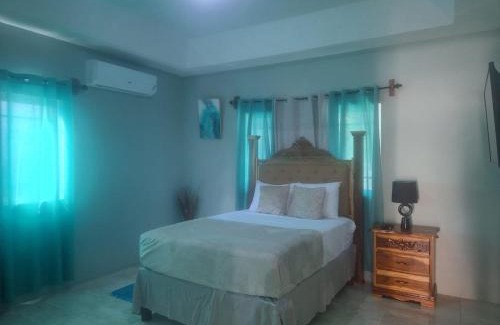 Runaway Bay Bed & Breakfast | Hill view Vacational Rental