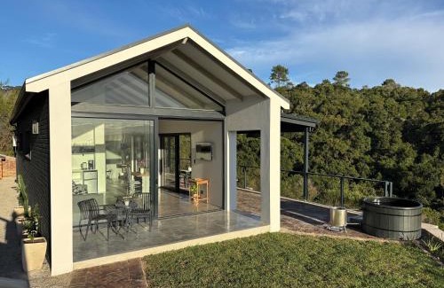 Keurboomstrand Villa | Hillandale Huddle - modern forest cabin near Plett