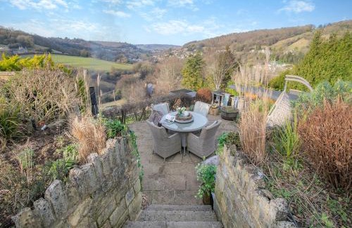 Inchbrook House | Hillcrest Cottage