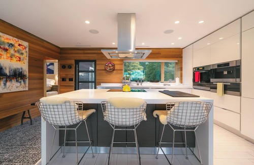 Middle Hope House | Hillcrest Glasshouse - a minimalist modern retreat