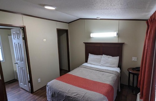 Ozona Hotel | Hillcrest Inn & Suites Ozona