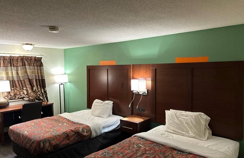 Aurora Hotel | Hillcrest Motel By OYO Aurora IN Near Lawrenceburg