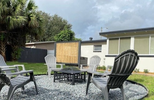 Palm Beach Gardens House | HILLMAN RETREAT.★ 3. NEAR BEACHES/PGA/DOWNTOWN/ROGER DEAN/HOT TUBn