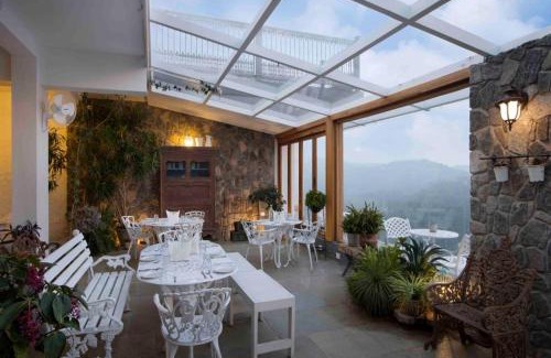 Thekkady Hotel | Hills & Hues