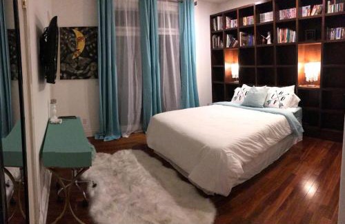 Studio City House | Hills of Studio City, your serene home away from Home