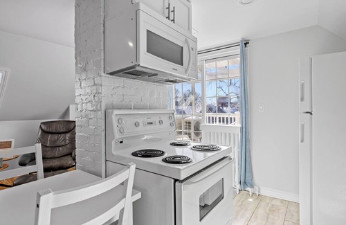Charlottetown Apartment | Hillsborough St Suites King Suite Downtown Chtown