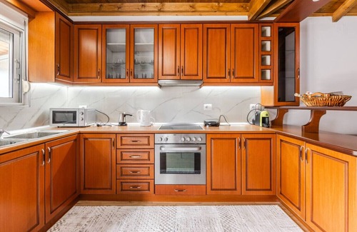 Gjirokaster Apartment | Hillside Apartment Gjirokaster