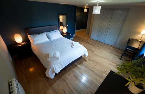 Tobermory Apartment | Hillside Apartment