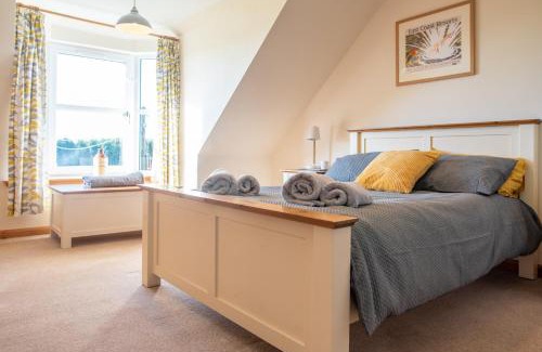 Aberdeen House | Hillside Cottage