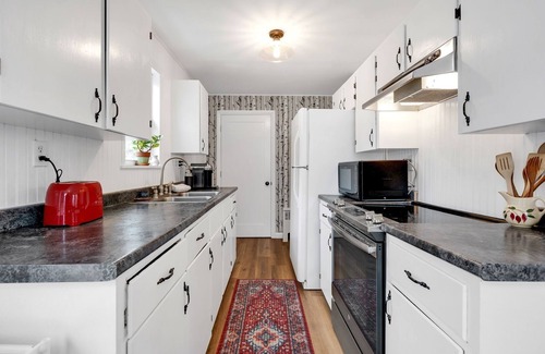 Bethel House | Hillside Escape | 3 Bed, 1 Bath