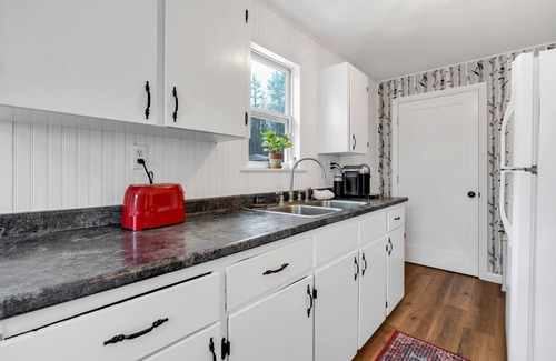 Bethel House | Hillside Escape | 3 Bed, 1 Bath