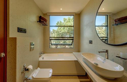 Atvan Ski Chalet | Hillside Harrier Couple's Retreat