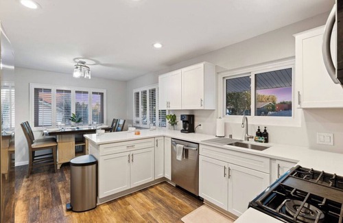 Fallbrook House | Hillside Haven Retreat w/Pool, Jacuzzi, 15 Guests