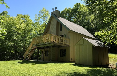 Wilmington House | Hillside Haven- Weekly + Monthly Discounts Available!