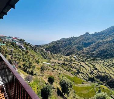 Library Road House | Hillside heaven Homestay