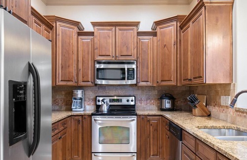 St. George Condo | Hillside Hideaway | 3 Bed, 2 Bath Condo in Prime Location!