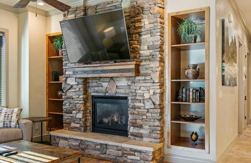 St. George Condo | Hillside Hideaway | 3 Bed, 2 Bath Condo in Prime Location!