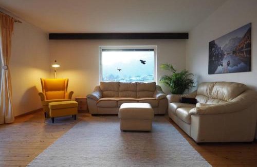 Bodensdorf Apartment | Hillside Hideaway