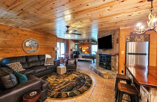 Chalet Village Cabin | Hillside Hideaway is the ideal couples retreat! Chalet Village - Ski Mountain Rd