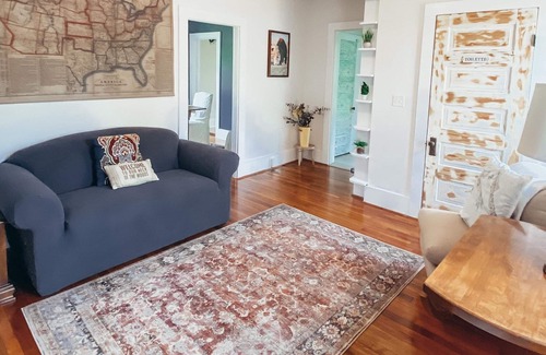 Damascus House | Hillside Hideaway