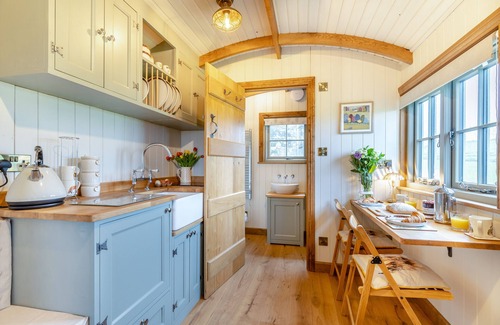 Blackwell in the Peak House | Hillside Hideout - One Bedroom House, Sleeps 2